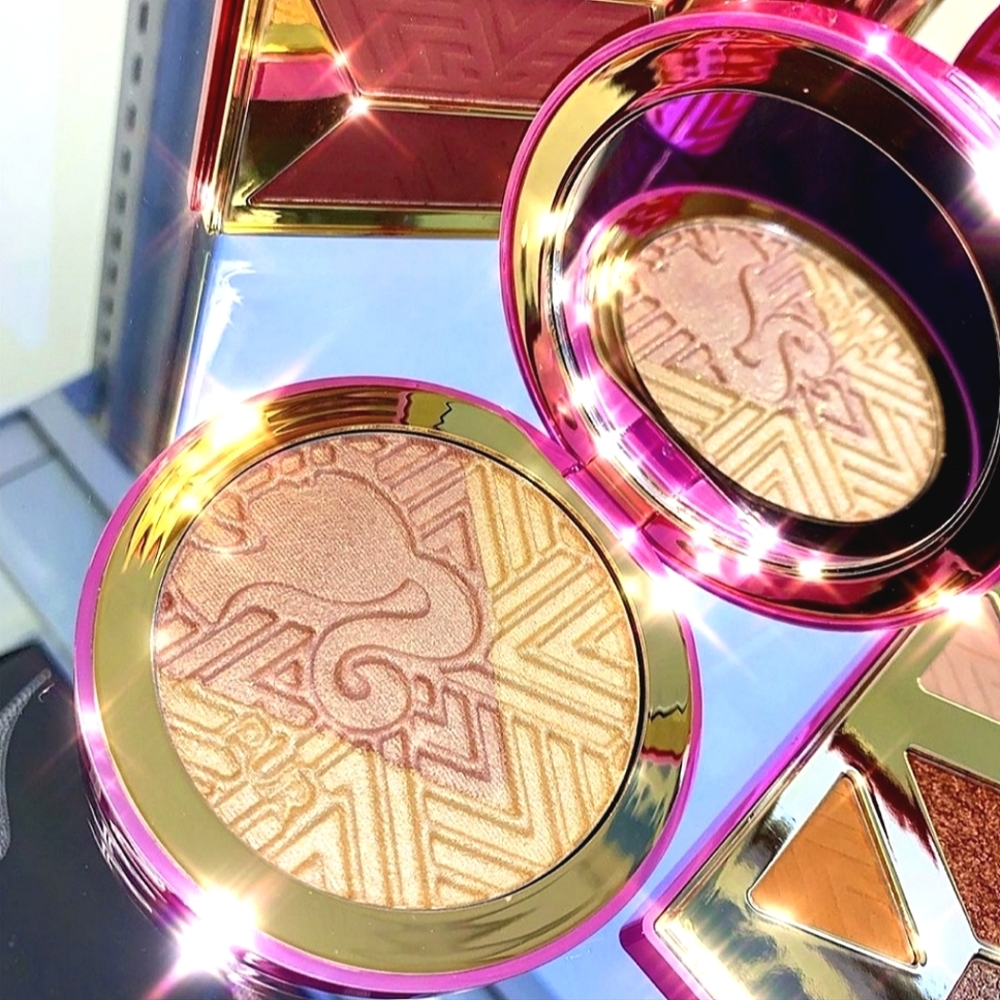 PUR x Barbie Illuminating Highlighter